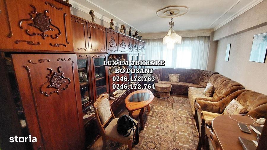 Apartament cu 4 camere decomandat în Central