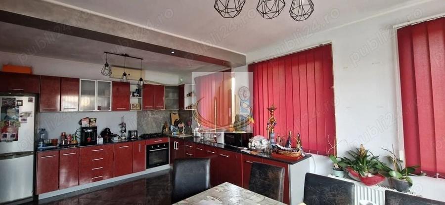 Casă individuală cu 6 camere cu Piscina în Săcălaz