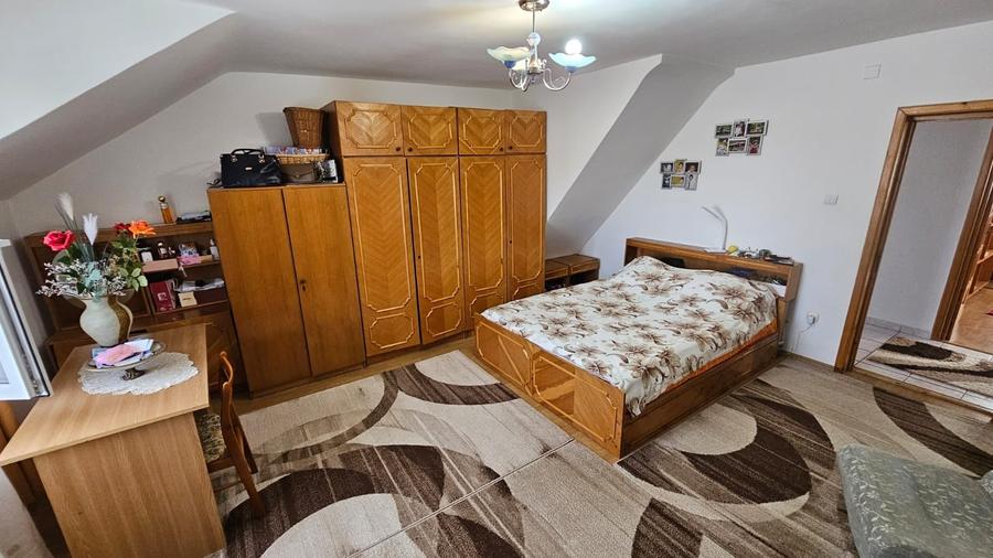 Casă cu 5 camere cu Canalizare în Central