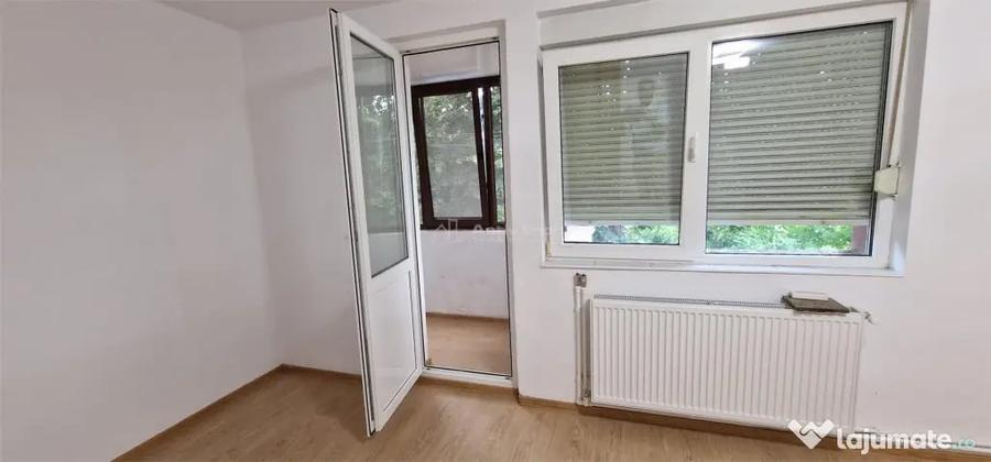 Casă cu 5 camere cu Teren 155 Mp în Muncitoresc