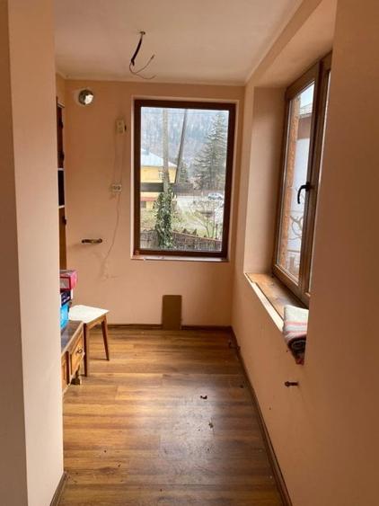 Casă individuală cu 8 camere cu Teren 401 Mp în Central