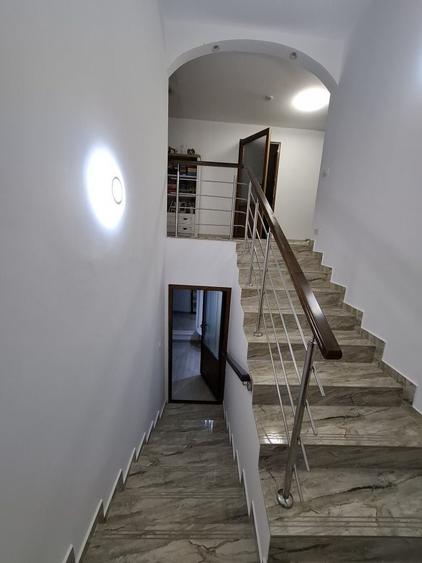Casă cu 4 camere cu Teren 1000 Mp în Stâncești