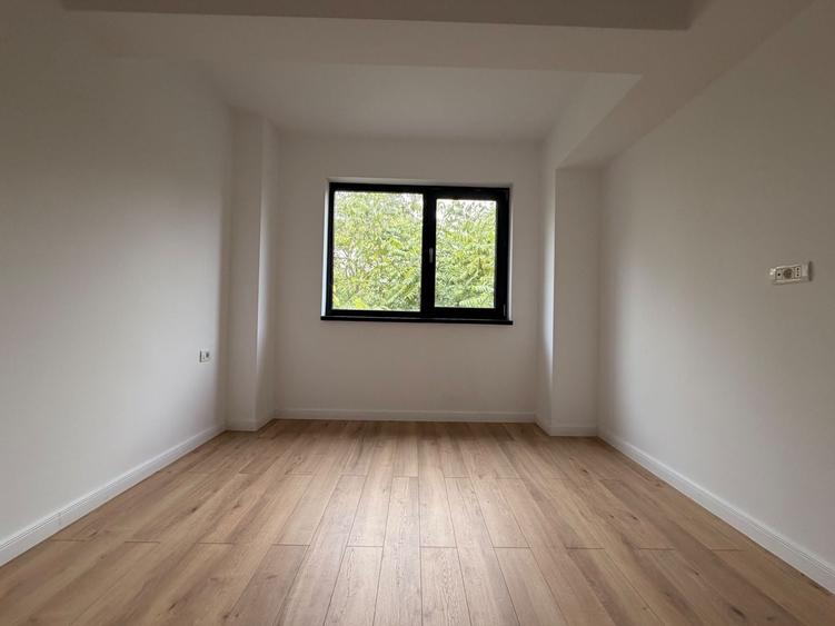 Apartament cu 3 camere în Sisești