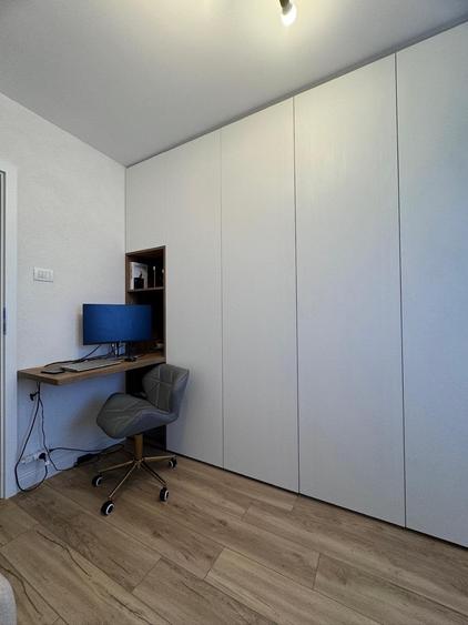 Apartament cu 3 camere semidecomandat în Tineretului