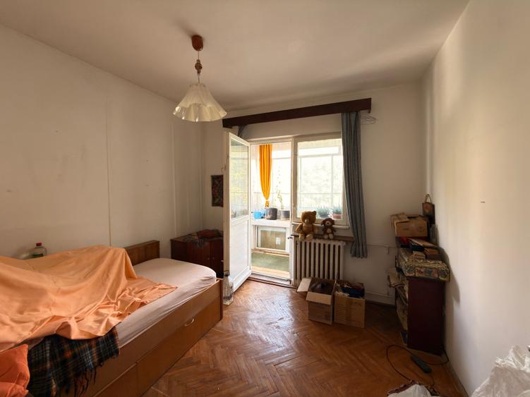 Apartament cu 3 camere decomandat în Gheorghe Lazăr