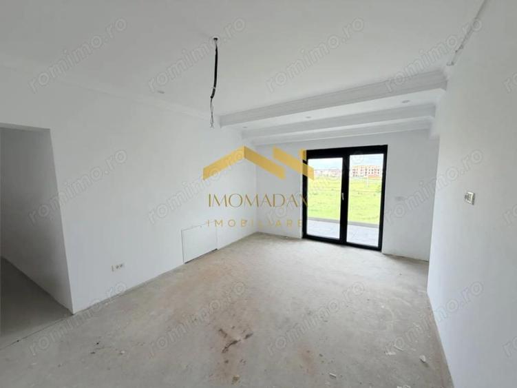 Apartament cu 3 camere decomandat în Moșnița Veche