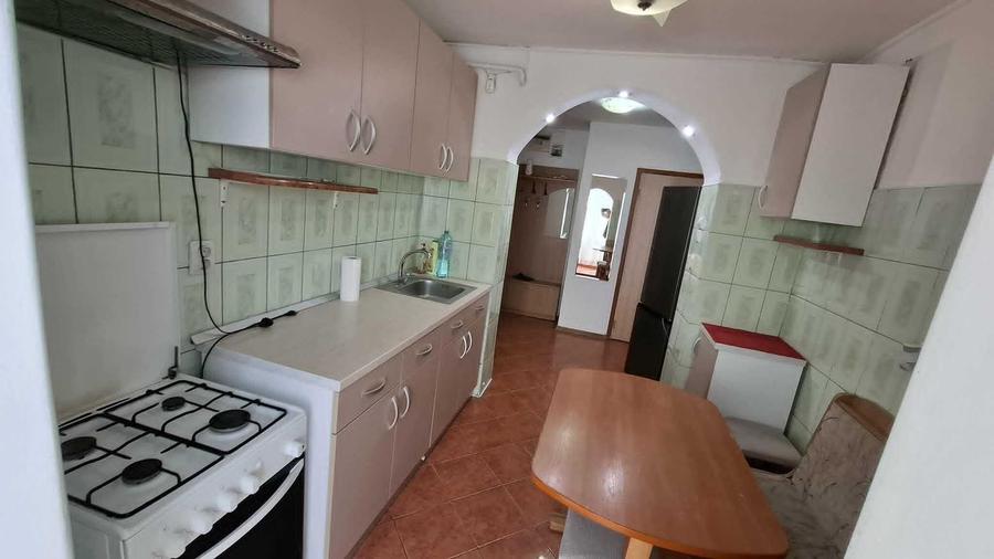 Apartament cu 3 camere decomandat în Metalurgie