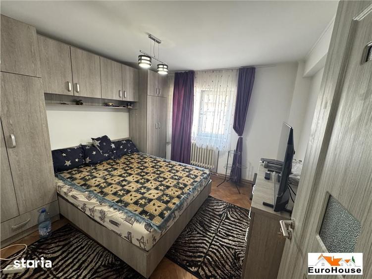 Apartament cu 3 camere decomandat în Cetate