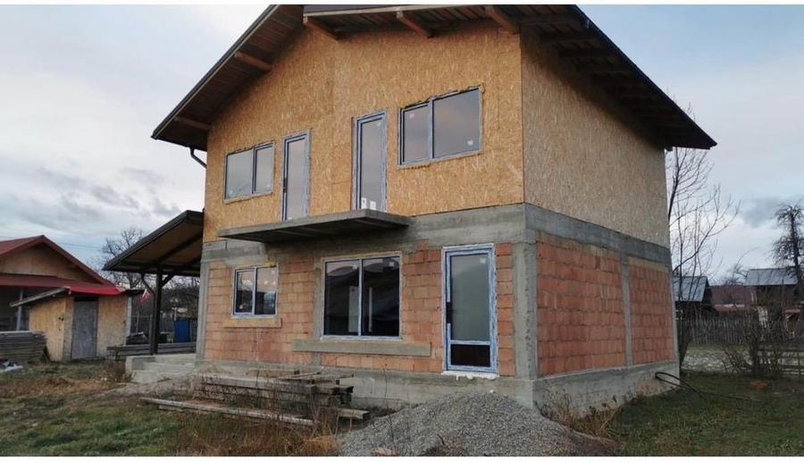 Casă cu 3 camere în Brebu