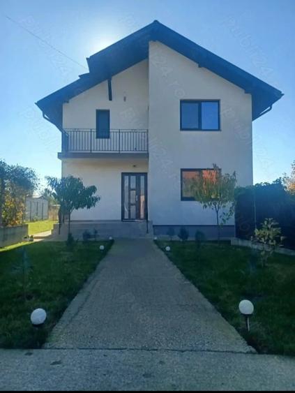 Casă cu 4 camere cu Teren 360 Mp în Balciu