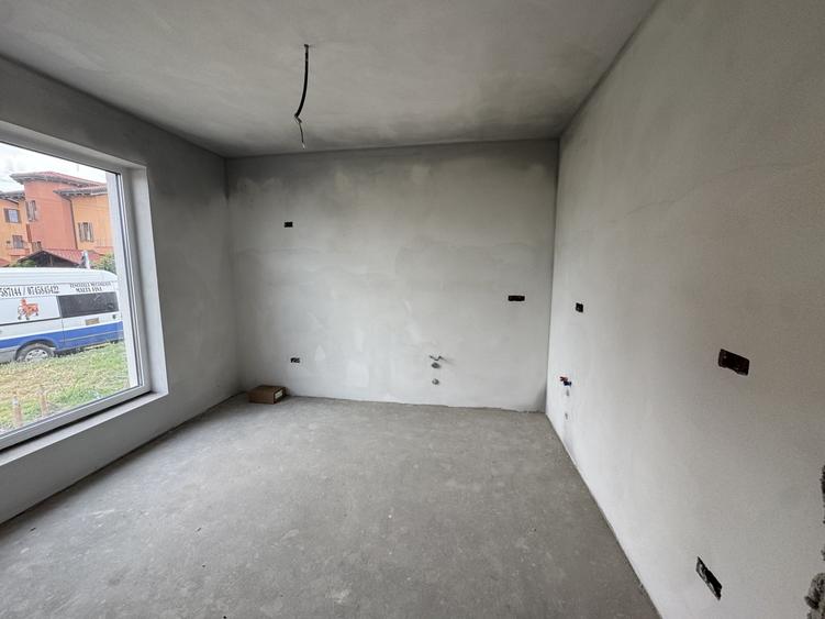 Duplex cu 4 camere cu Canalizare în Moșnița Nouă