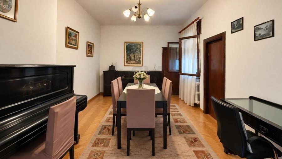 Apartament cu 3 camere semidecomandat, mobilat în Armeneasca
