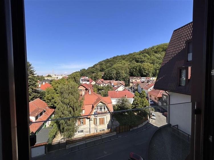 Apartament cu 3 camere decomandat, mobilat în Centrul Civic