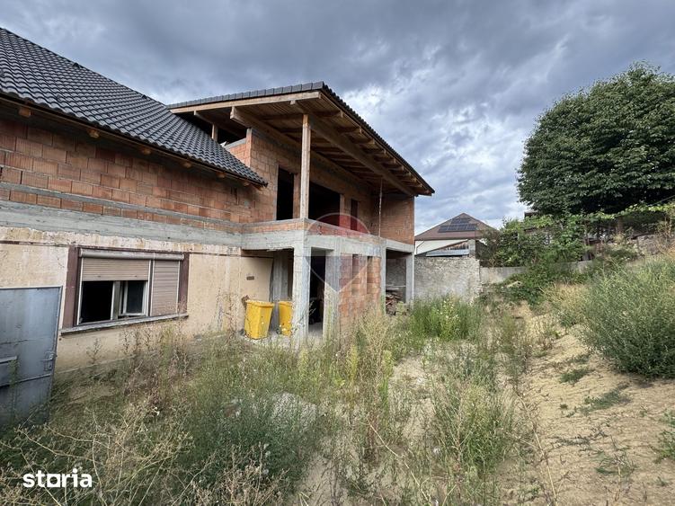 Casă cu 6 camere cu Teren 599 Mp în Vitrometan