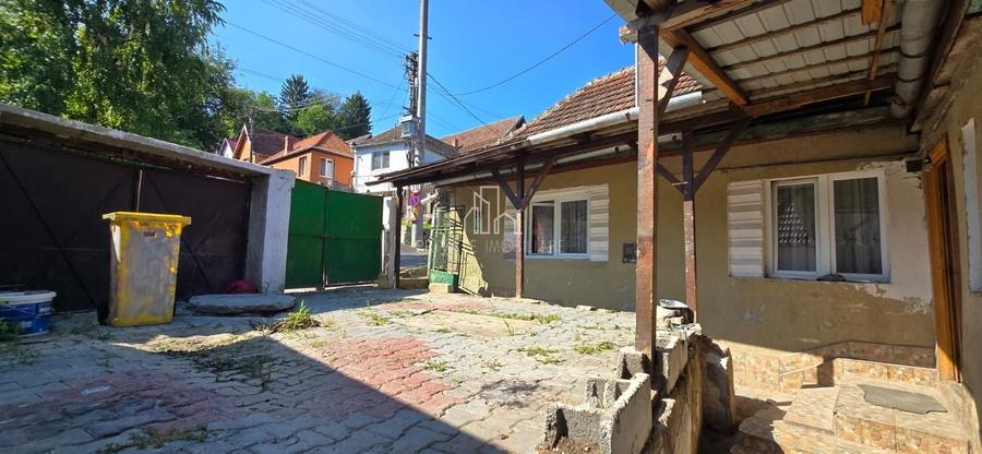 Casă individuală cu 2 camere cu Canalizare în Est