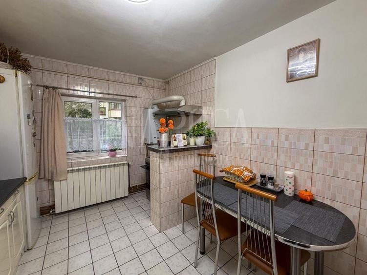 Apartament cu 3 camere decomandat în Între Lacuri