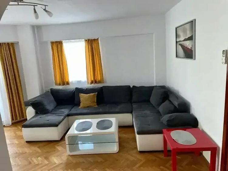 Apartament cu 3 camere decomandat în 13 Septembrie
