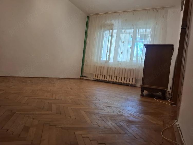 Garsonieră decomandată în Sud