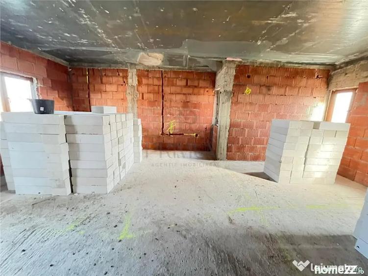 Casă cu 5 camere cu Teren 350 Mp în Săcălaz