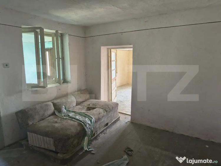 Casă cu 2 camere cu Teren 1200 Mp în Nord