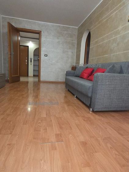 Apartament cu 3 camere semidecomandat, mobilat în Olteniței