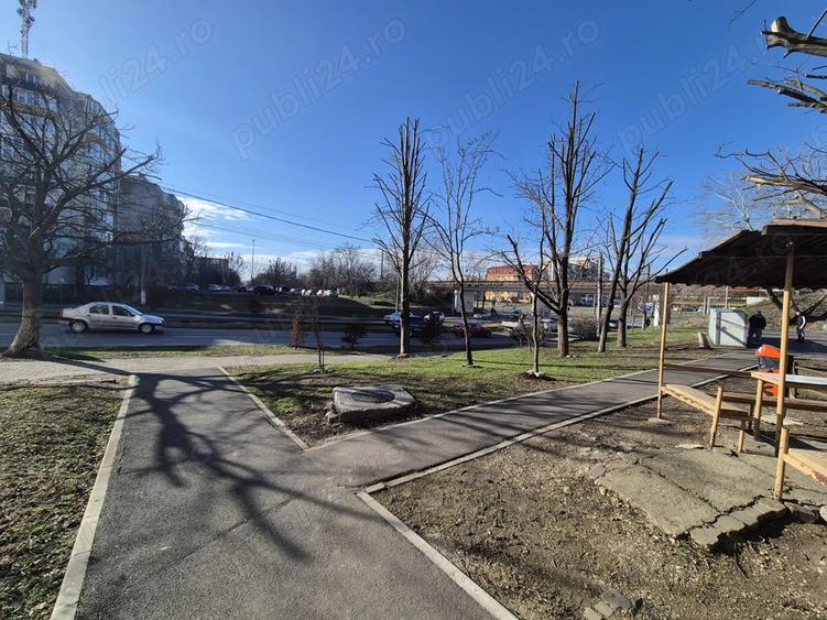 Apartament cu 4 camere semidecomandat, mobilat în Micălaca