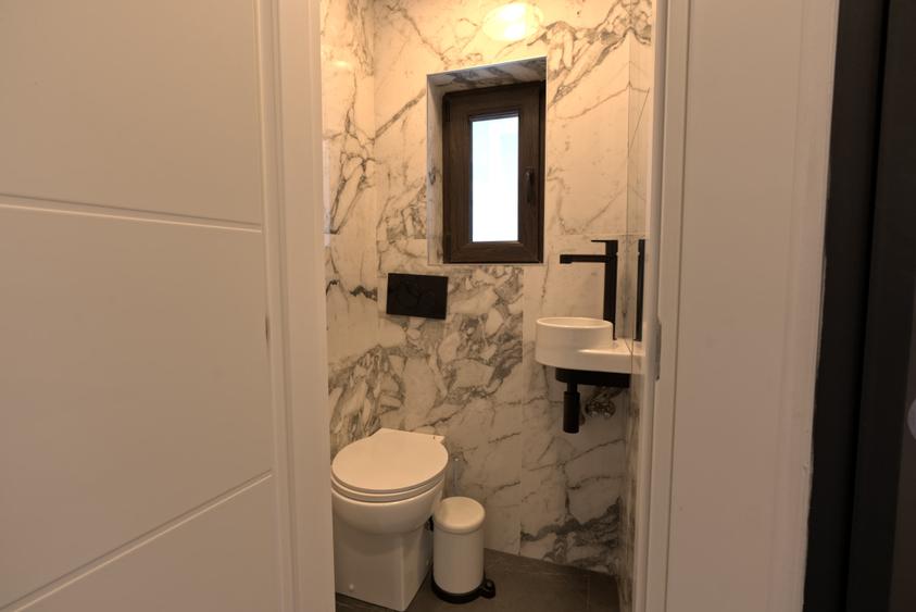 Apartament cu 3 camere semidecomandat în Aviatorilor