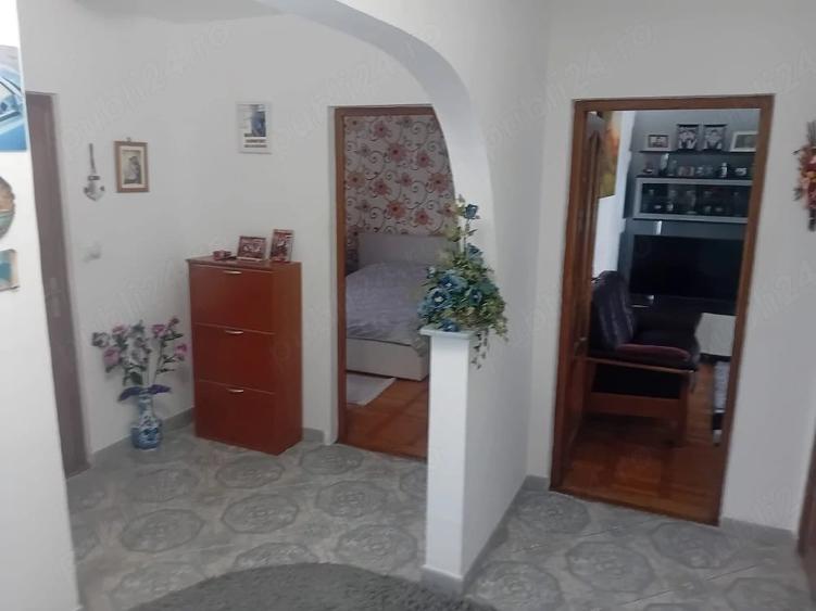 Apartament cu 4 camere decomandat în Calea Romanului