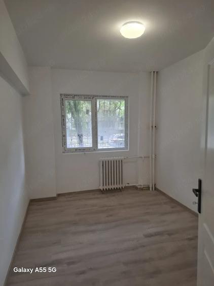 Apartament cu 3 camere decomandat în Alexandriei