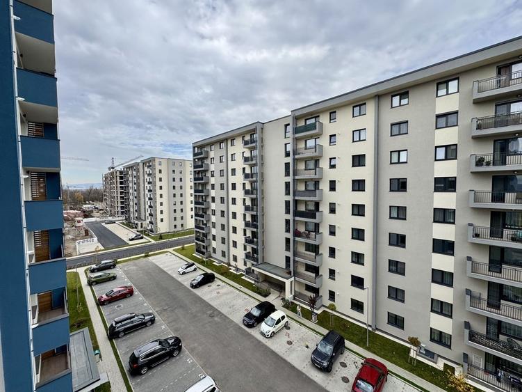 Apartament cu 3 camere decomandat, mobilat în Tractorul