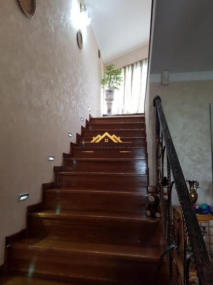 Casă cu 5 camere cu Teren 733 Mp în Central
