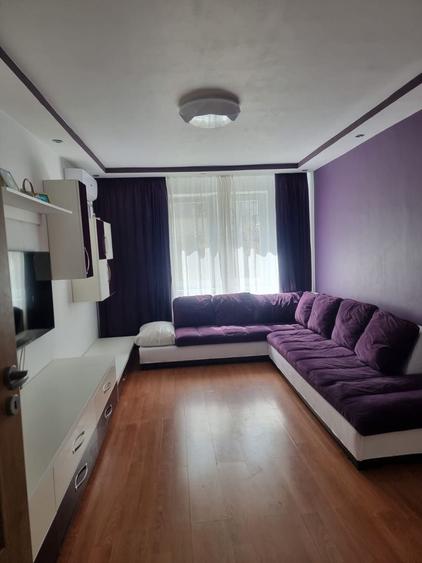 Apartament cu 3 camere semidecomandat în Fizicienilor