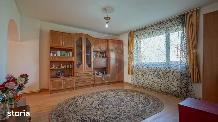 Apartament cu 4 camere în Stupini