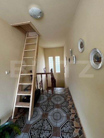 Casă individuală cu 7 camere cu Garaj în Exterior Est