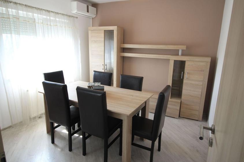 Apartament cu 5 camere decomandat în Aradului