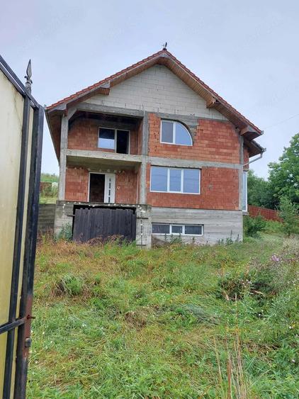 Casă cu Teren 1400 Mp în Crăiești