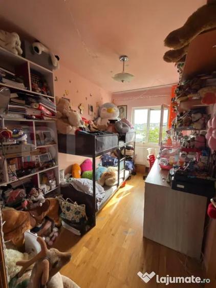 Apartament cu 3 camere decomandat în Peneș Curcanul