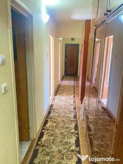 Apartament cu 4 camere decomandat în Miorița
