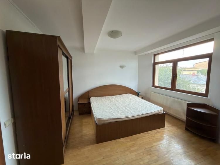 Casă cu 5 camere cu Teren 280 Mp în 1 Mai