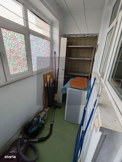 Apartament cu 3 camere decomandat, mobilat în Vitan