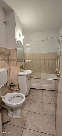 Apartament cu 2 camere semidecomandat în Far