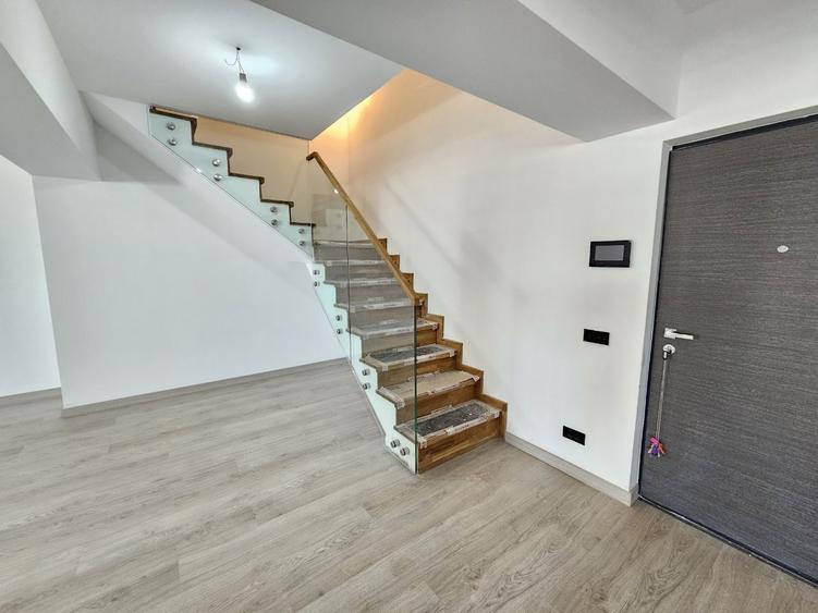 Apartament cu 3 camere decomandat în Dudești