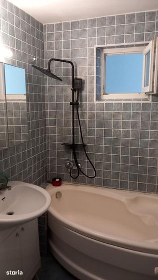 Apartament cu 3 camere semidecomandat în Dristor