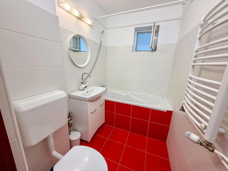 Apartament cu 3 camere semidecomandat, mobilat în Dristor
