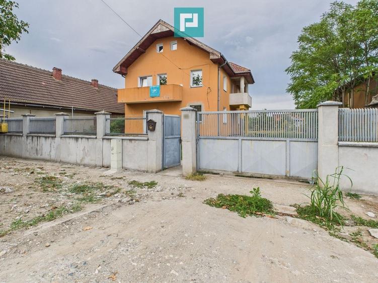Casă individuală cu 5 camere cu Canalizare în Remetea Mare