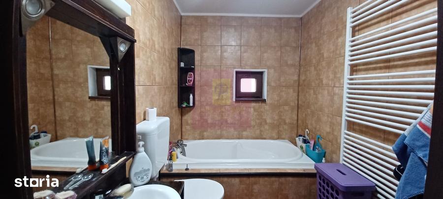 Sabareni, casa 2011, P+M 4 camere + dependin?e, curte 500 mp - 4