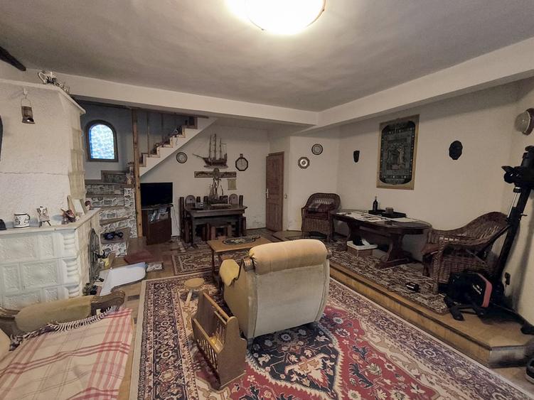 Duplex cu 10 camere cu Canalizare în Bran