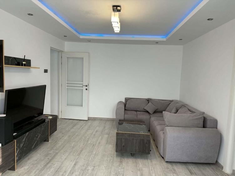 Apartament cu 2 camere semidecomandat în Craiovița Nouă