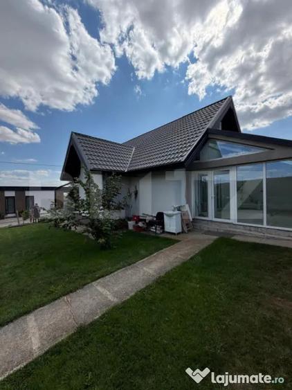 Casă cu 4 camere cu Teren 300 Mp în Central