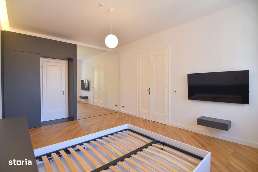 Apartament cu 3 camere decomandat în Neptun